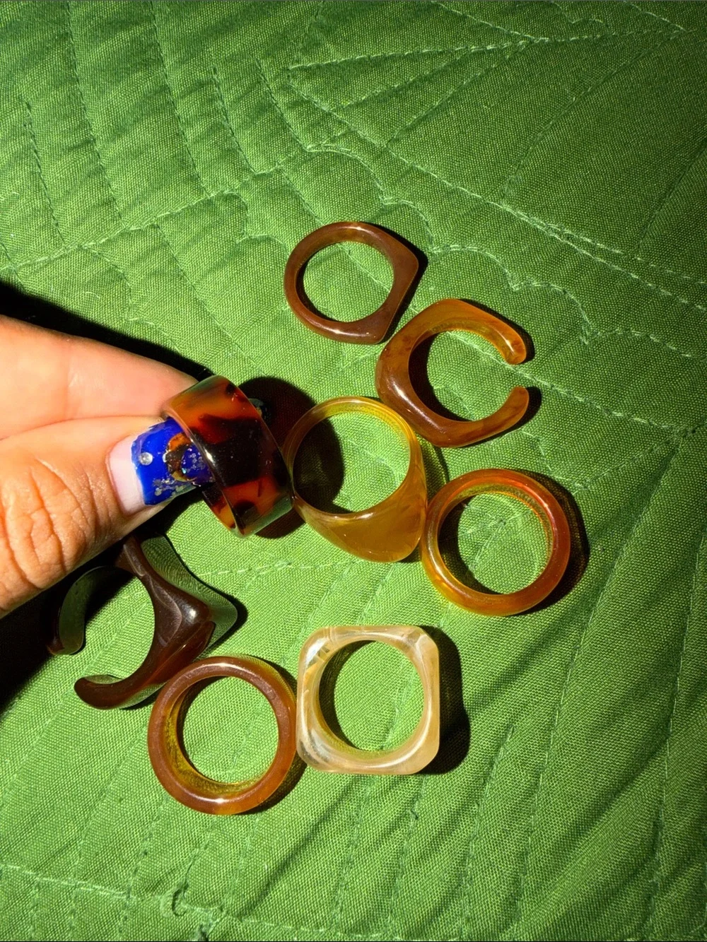 Assorted Vintage Tortoiseshell Resin Rings - Lot of 7